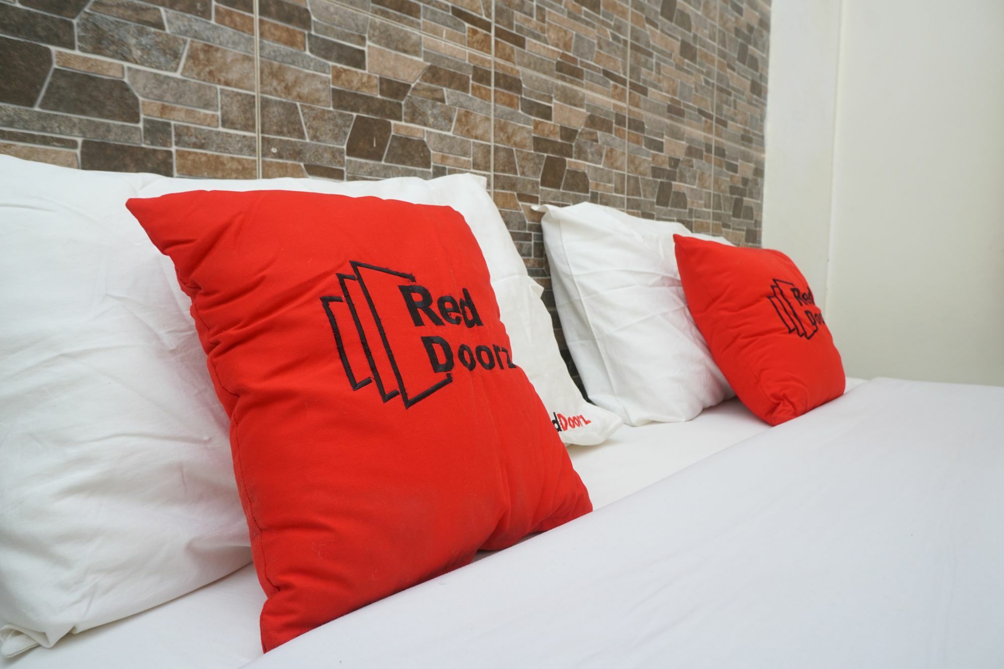 Reddoorz Plus @ Ciumbuleuit Area บันดุง ภายนอก รูปภาพ