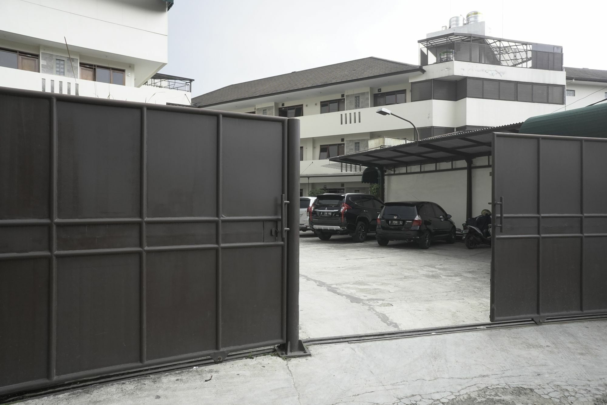 Reddoorz Plus @ Ciumbuleuit Area บันดุง ภายนอก รูปภาพ
